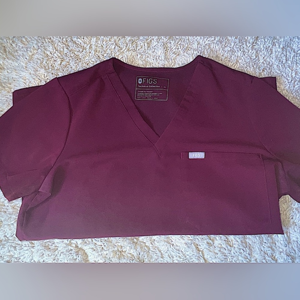 FIGS Catarina one pocket scrub top. Burgundy. Size M. In excellent condition.